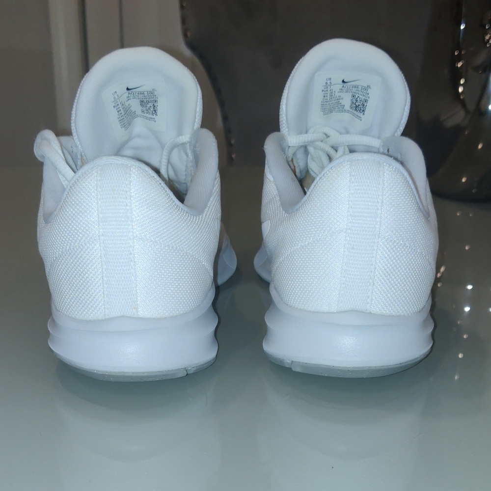 Nike White Woman's Running Shoes - Picture 4 of 11